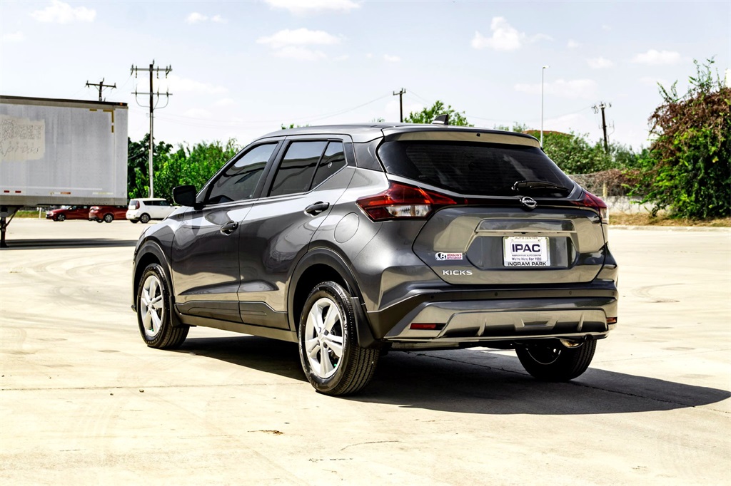 2025 Nissan Kicks Play S photo 4