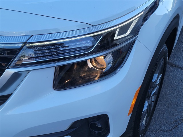 2023 Kia Seltos S photo 9