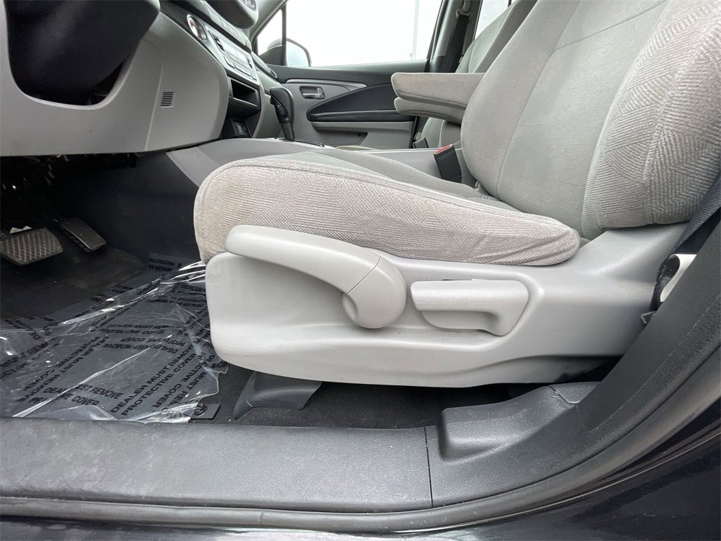 2020 Honda Pilot LX photo 12