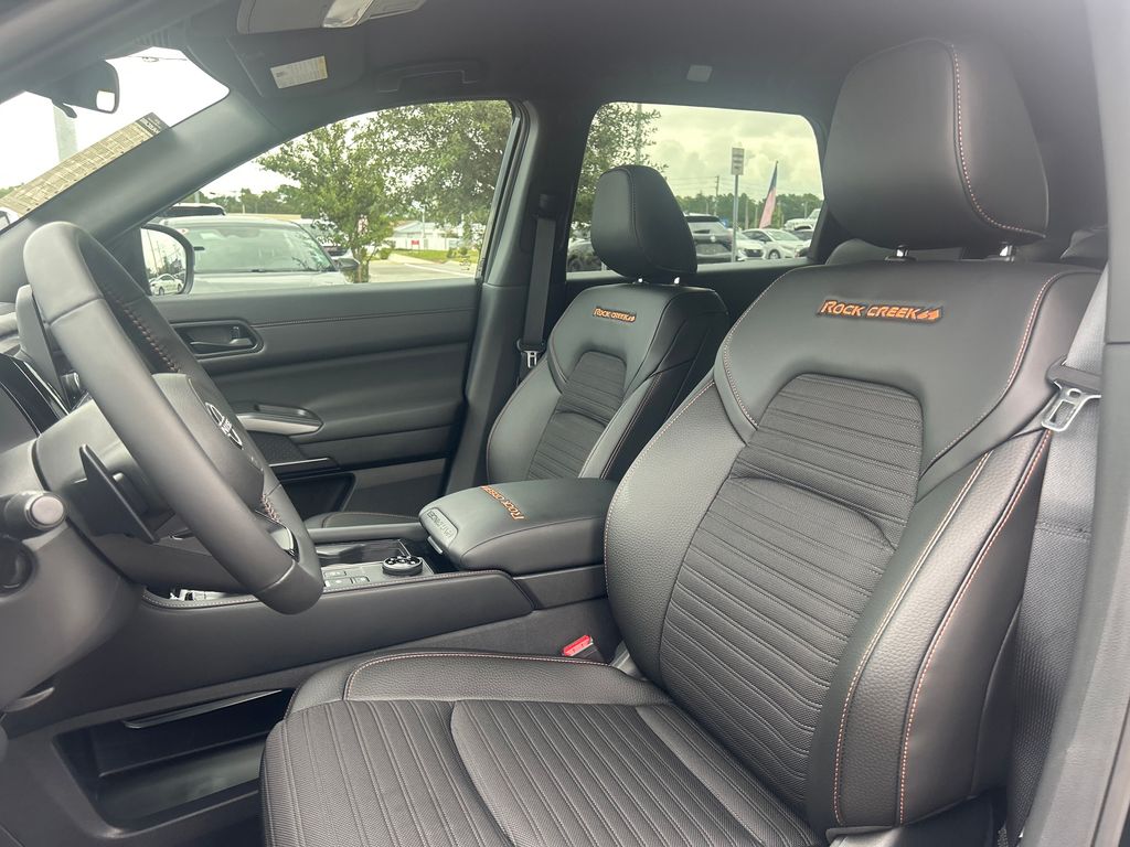 2025 Nissan Pathfinder Rock Creek photo 13
