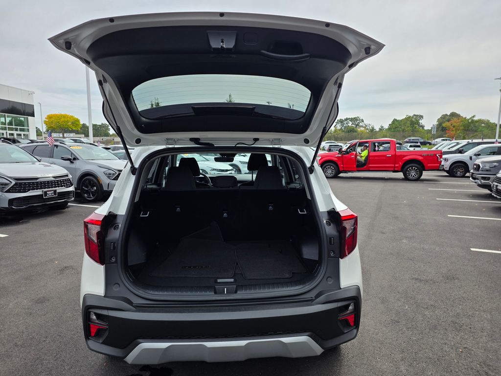 2025 Kia Seltos LX photo 24