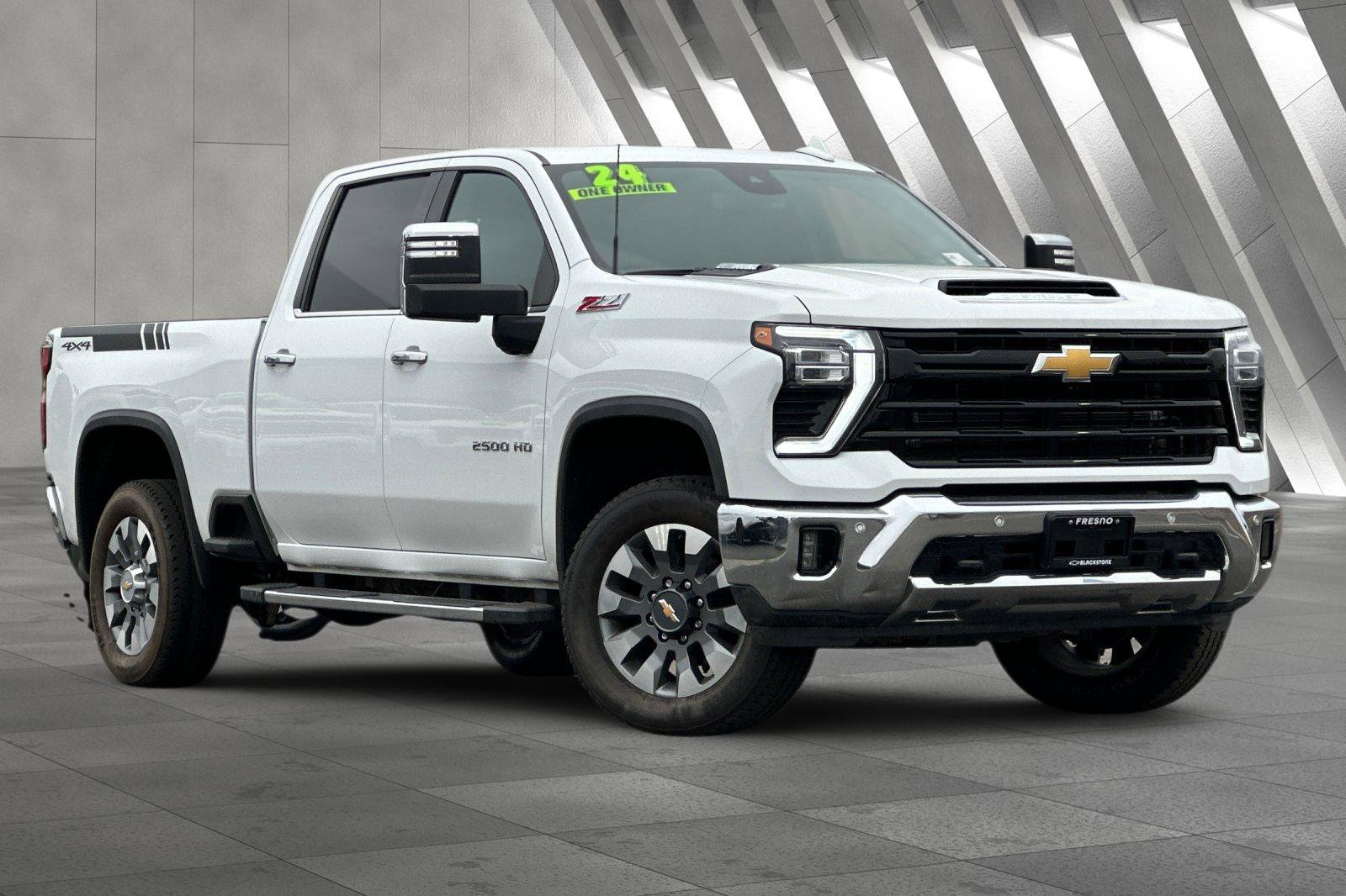 2024 Chevrolet Silverado 2500HD LTZ photo 2