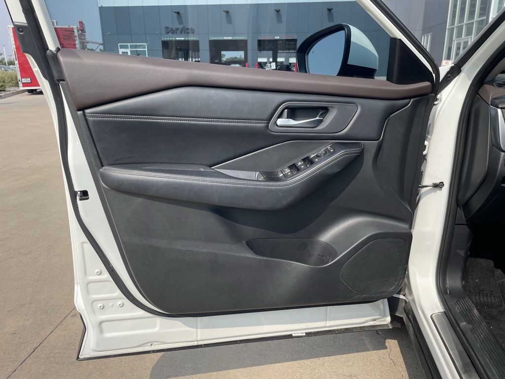 2023 Nissan Rogue SV photo 12
