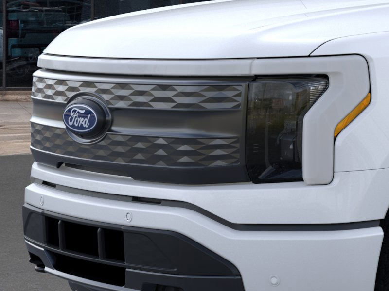 2025 Ford F-150 Lightning Lariat photo 17