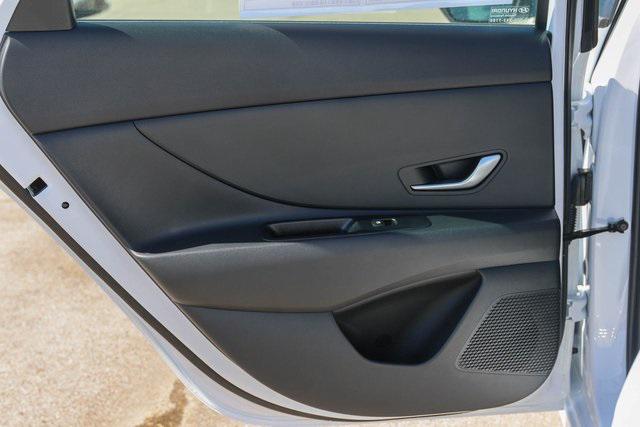 New 2025 White Hyundai SE image 9