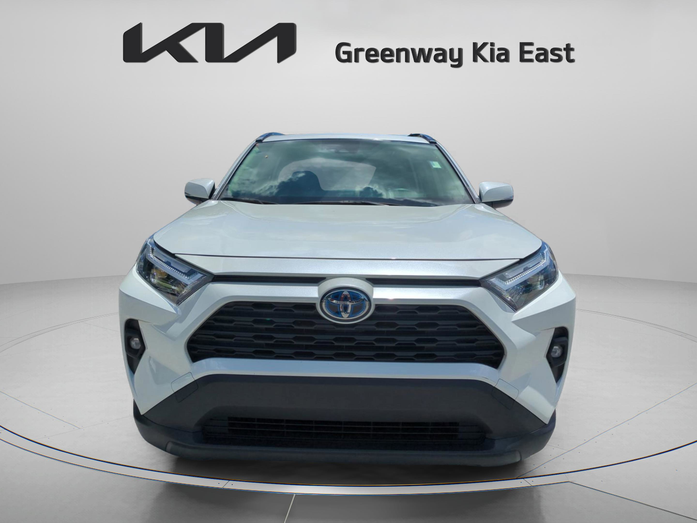 2022 Toyota RAV4 XLE Premium photo 2
