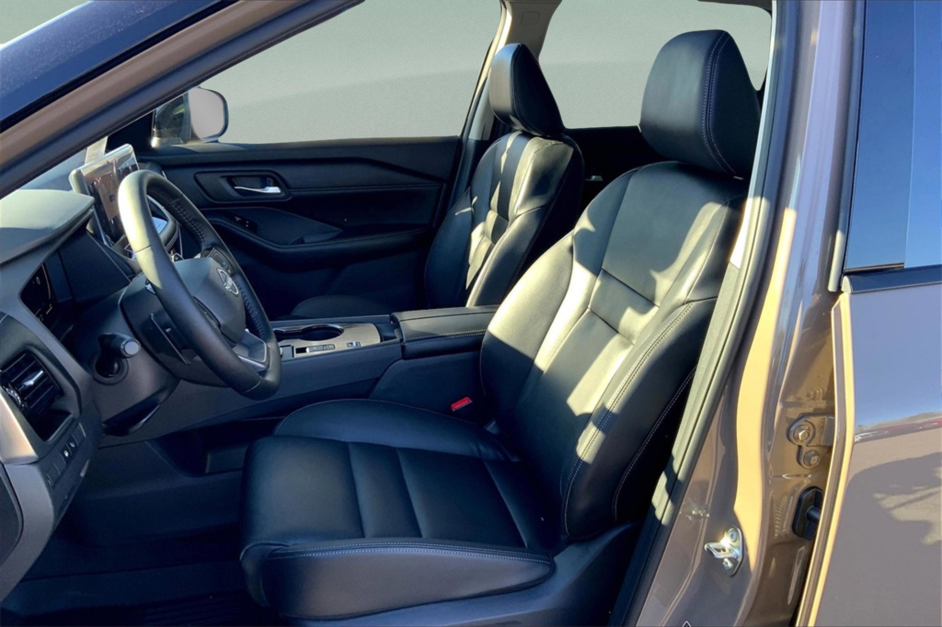2025 Nissan Rogue SL photo 9