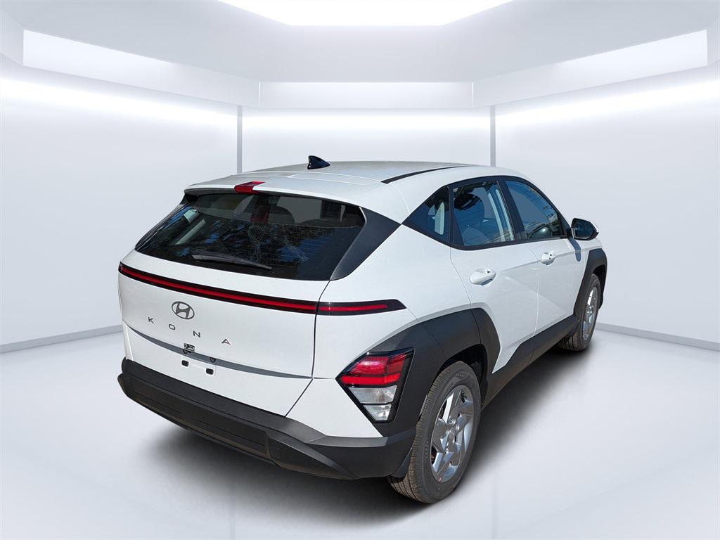 2026 Hyundai Kona SE photo 3
