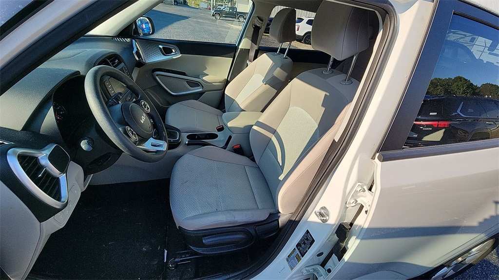 2022 Kia Soul LX photo 14