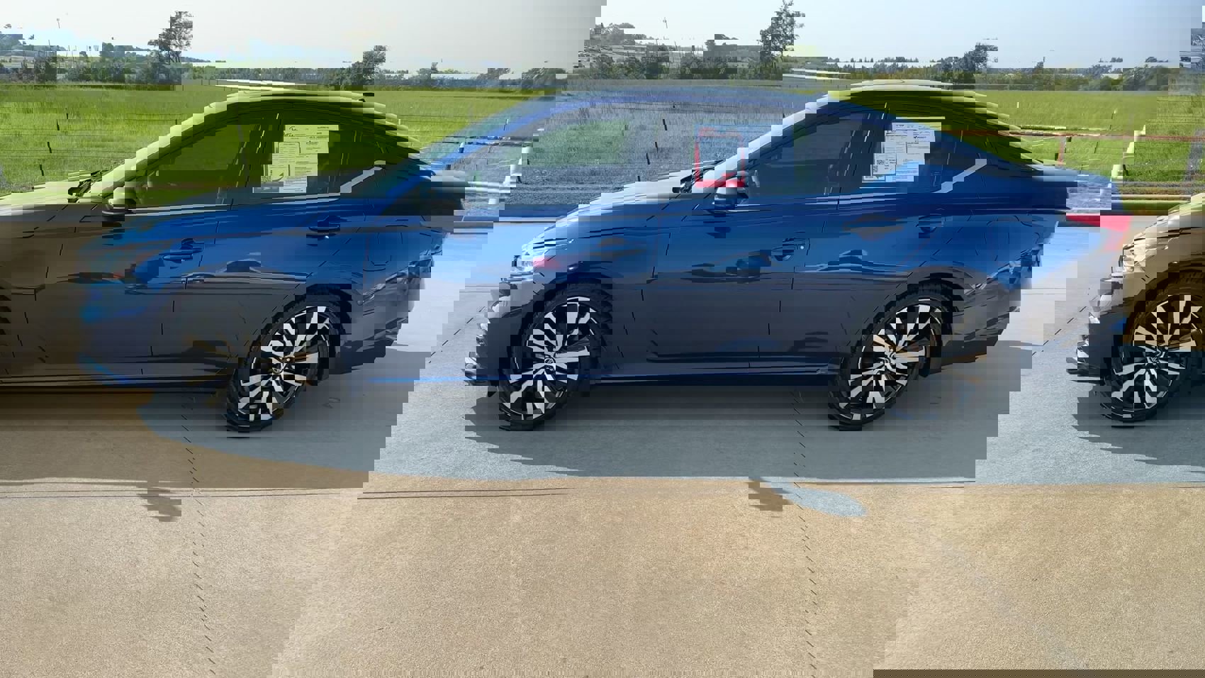 2020 Nissan Altima SR photo 2