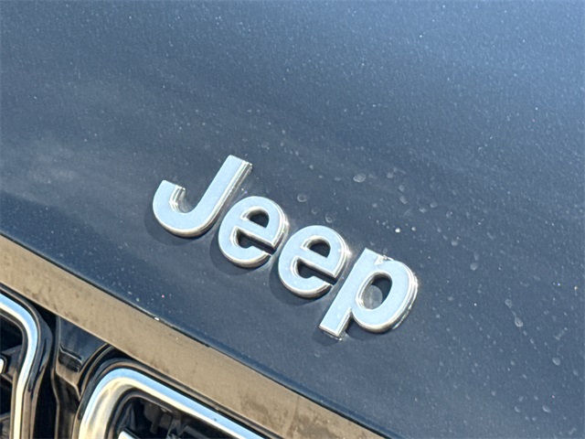 2023 Jeep Grand Cherokee Summit photo 4