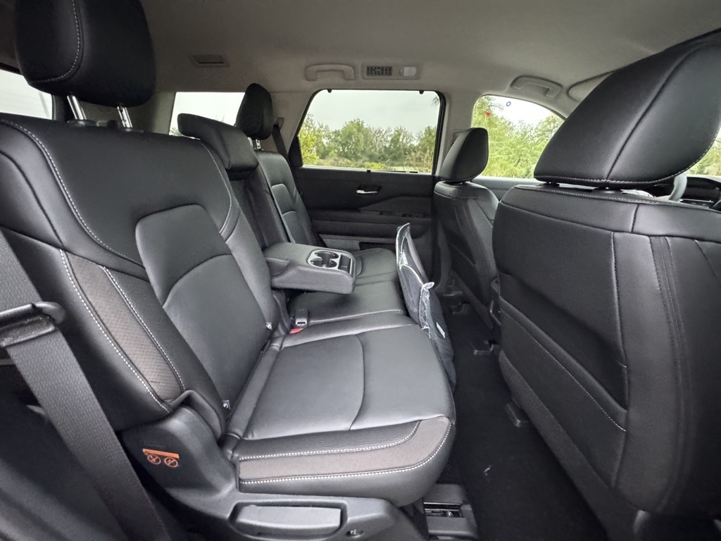 2025 Nissan Pathfinder SL photo 21