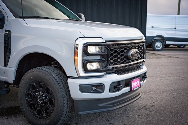 2026 Ford F-350 XLT photo 4