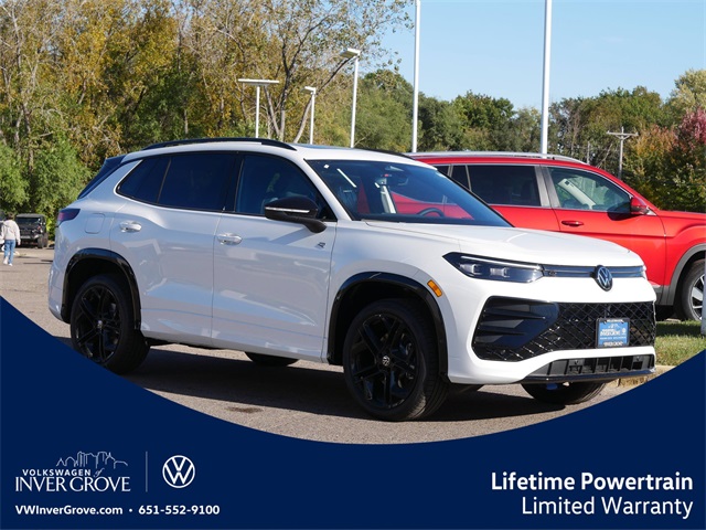 2025 Volkswagen Tiguan SE R-LINE BLACK's photo