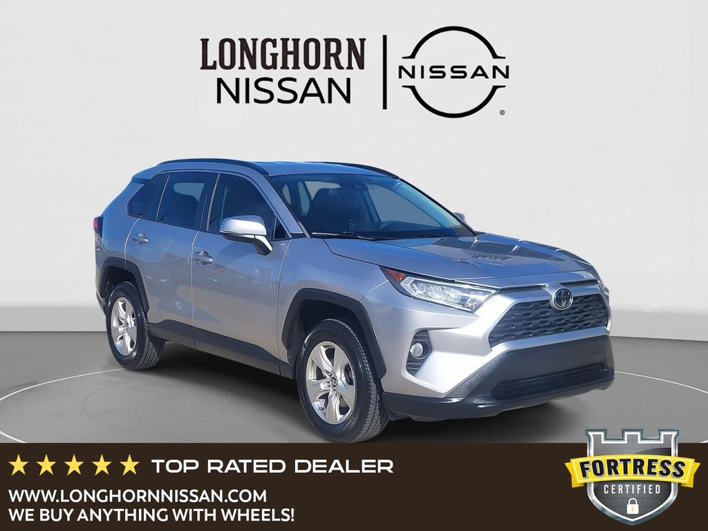 2024 Toyota RAV4 XLE's photo