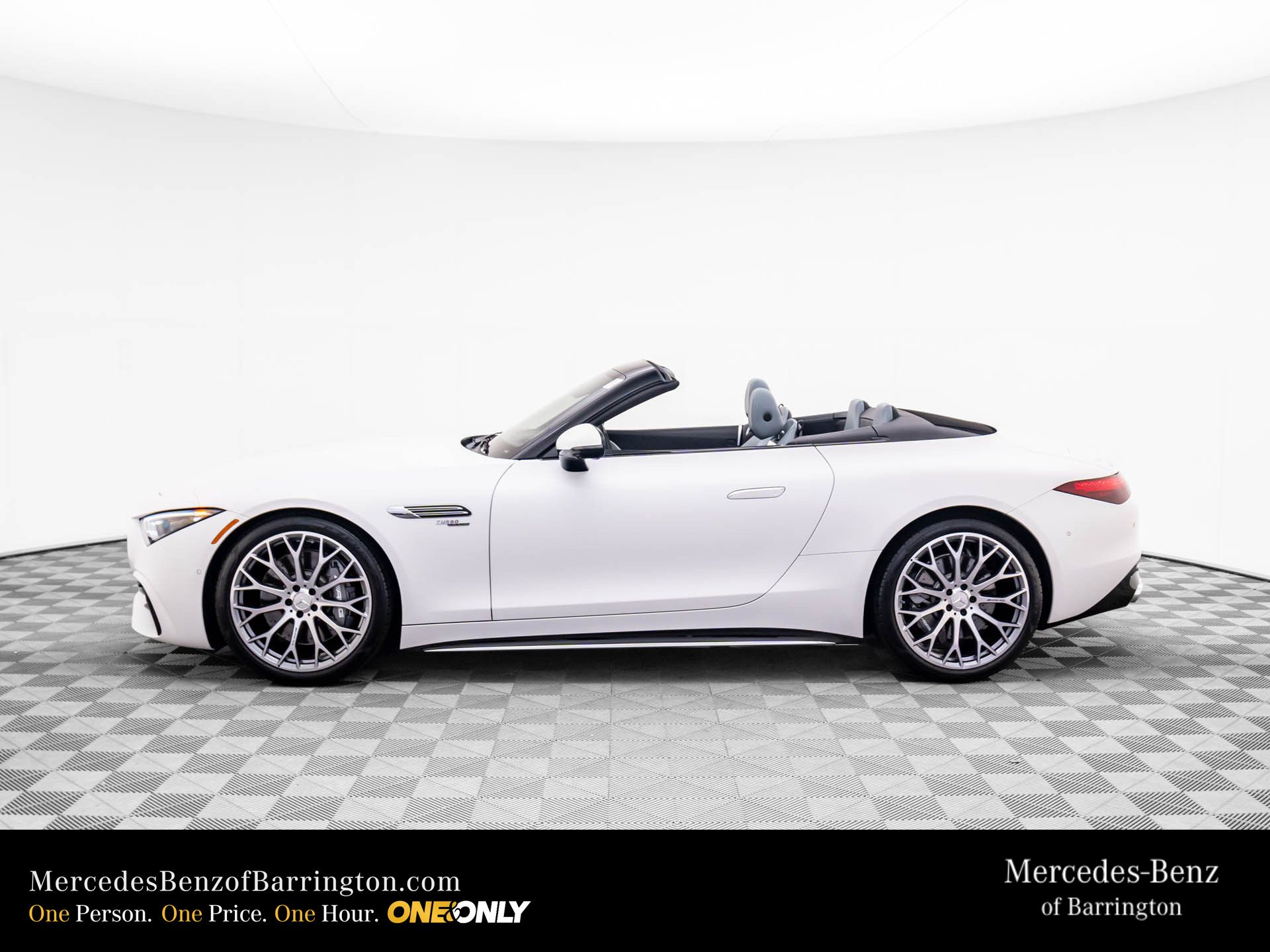 2025 Mercedes Benz SL 43 AMG photo 2