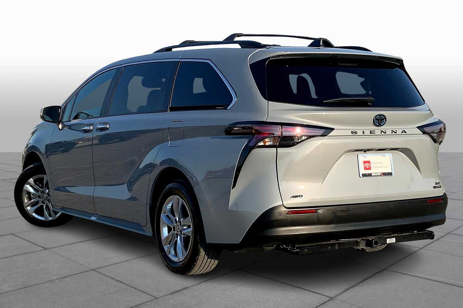 2023 Toyota Sienna Woodland Edition photo 11