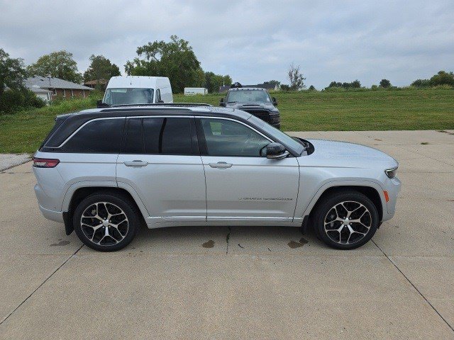 2022 Jeep Grand Cherokee Summit Reserve photo 7