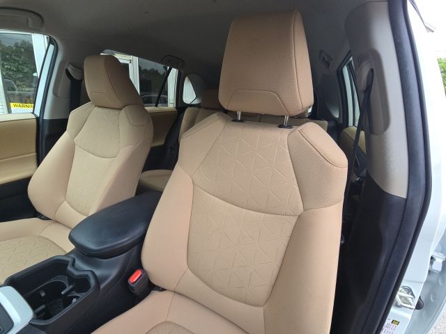 2022 Toyota RAV4 XLE photo 16