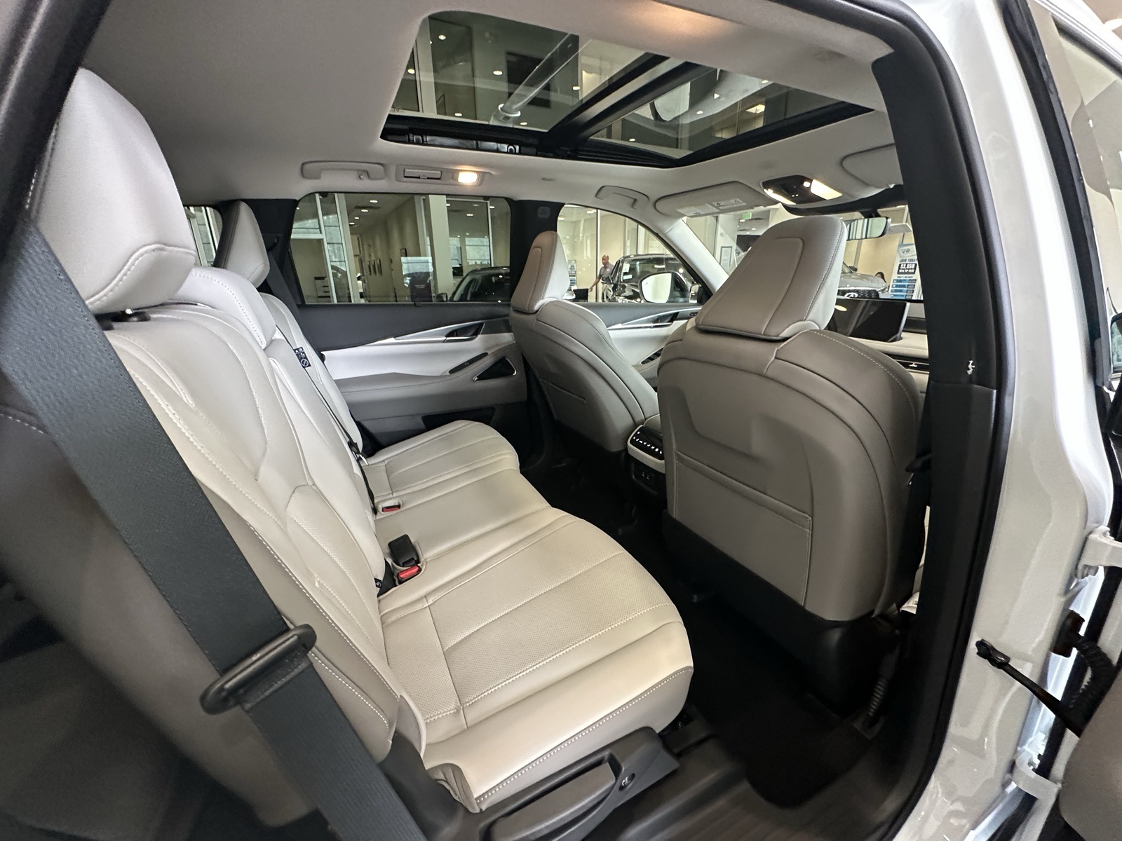 2026 Infiniti QX60 Luxe photo 30