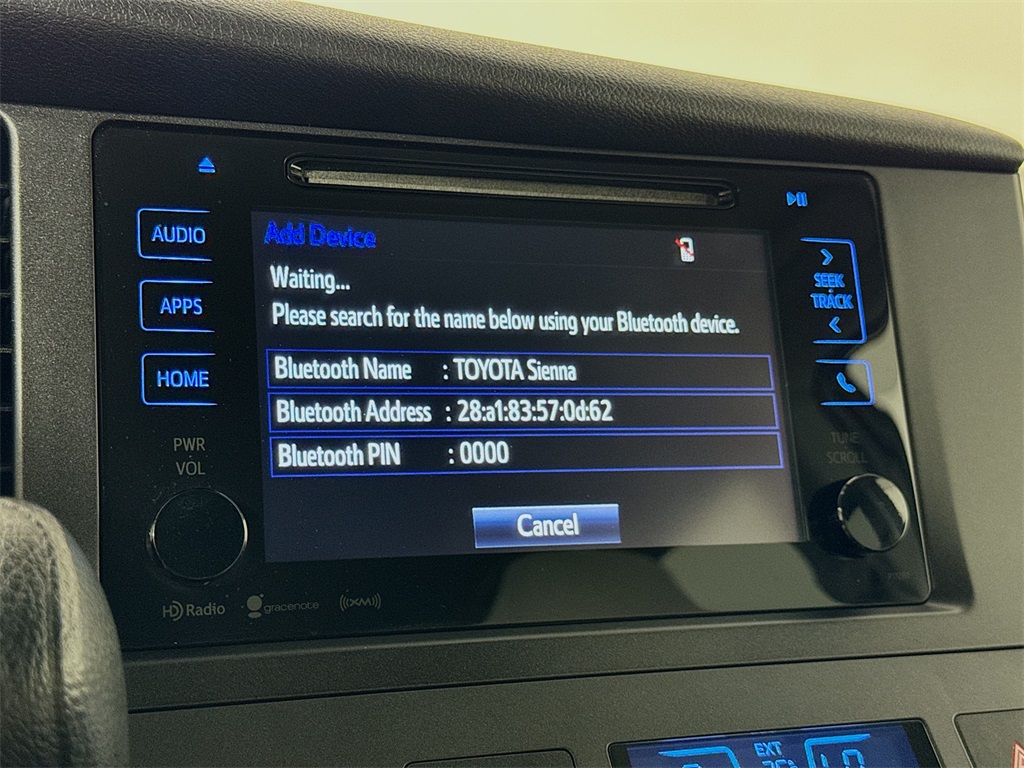 2017 Toyota Sienna LE photo 30