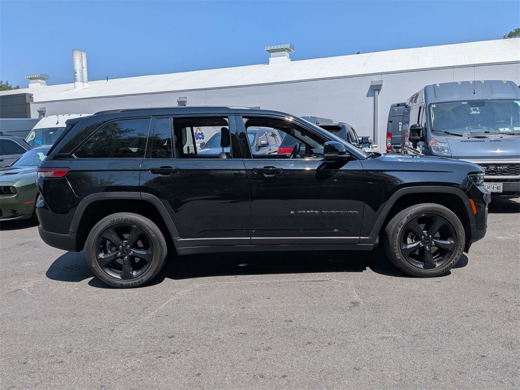 2023 Jeep Grand Cherokee Altitude photo 2