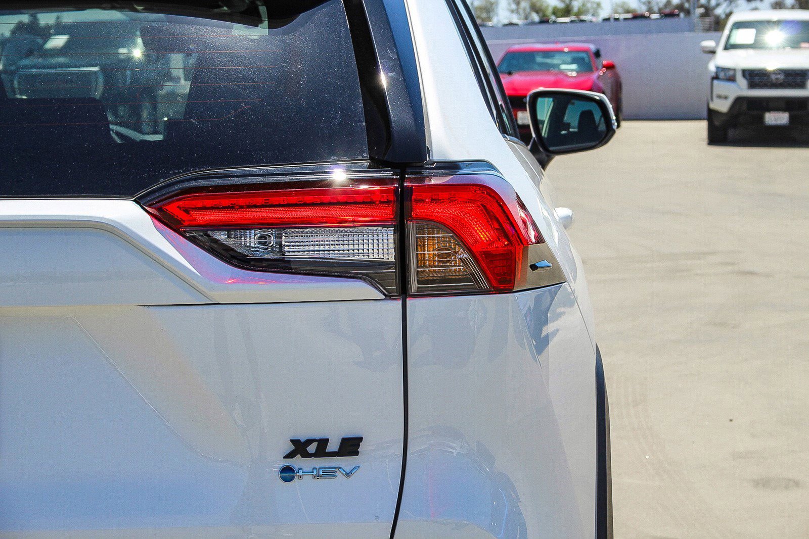 2025 Toyota RAV4 Hybrid XLE photo 7