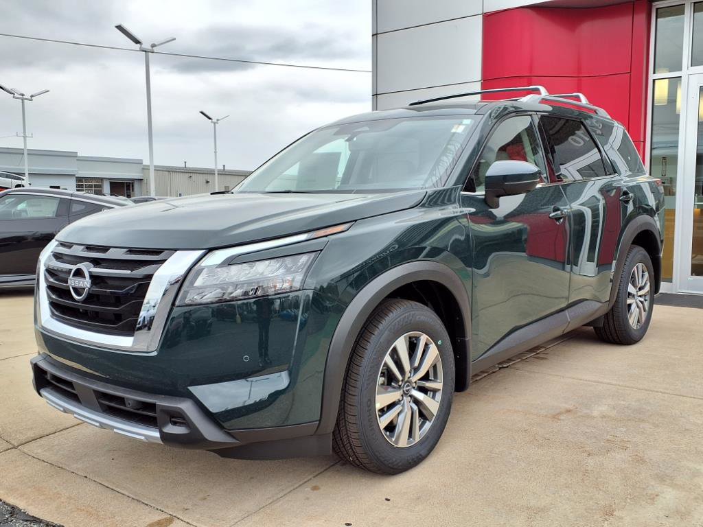 2025 Nissan Pathfinder SL photo 3