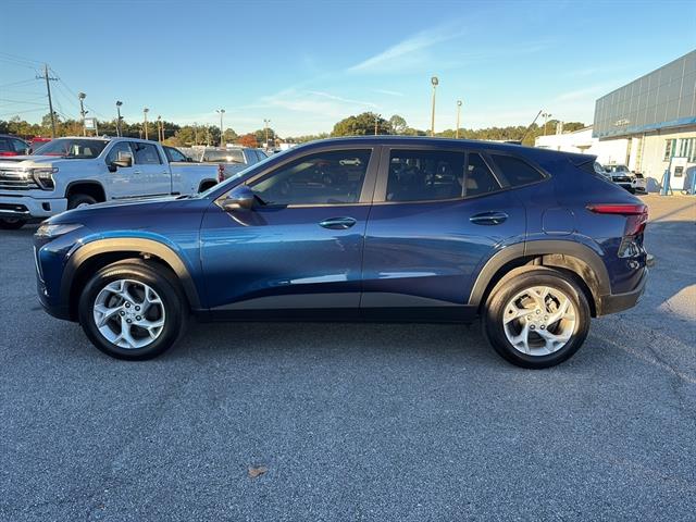 2024 Chevrolet Trax LS photo 4