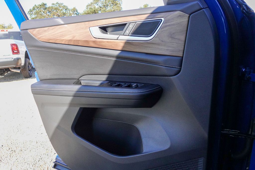 2025 Volkswagen Atlas SE photo 11