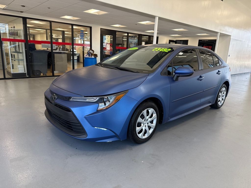 Used 2023  Toyota LE image 1