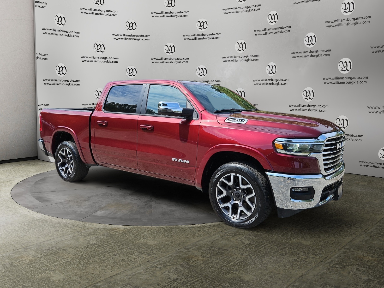 2025 Ram 1500 Laramie photo 3