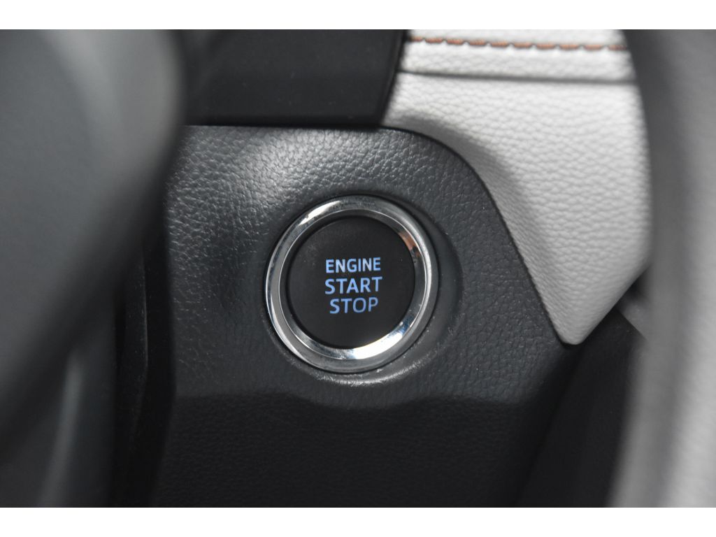 2020 Toyota RAV4 XLE photo 33