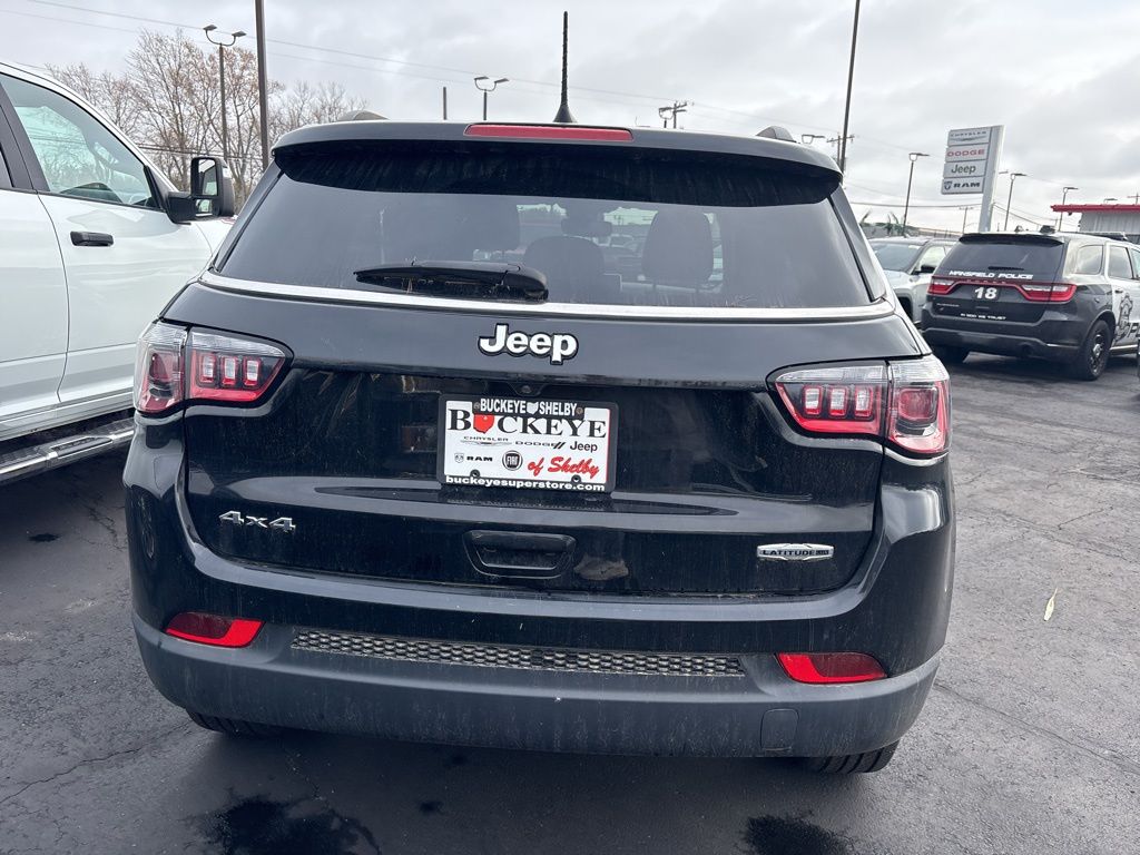 2022 Jeep Compass Latitude Lux photo 4