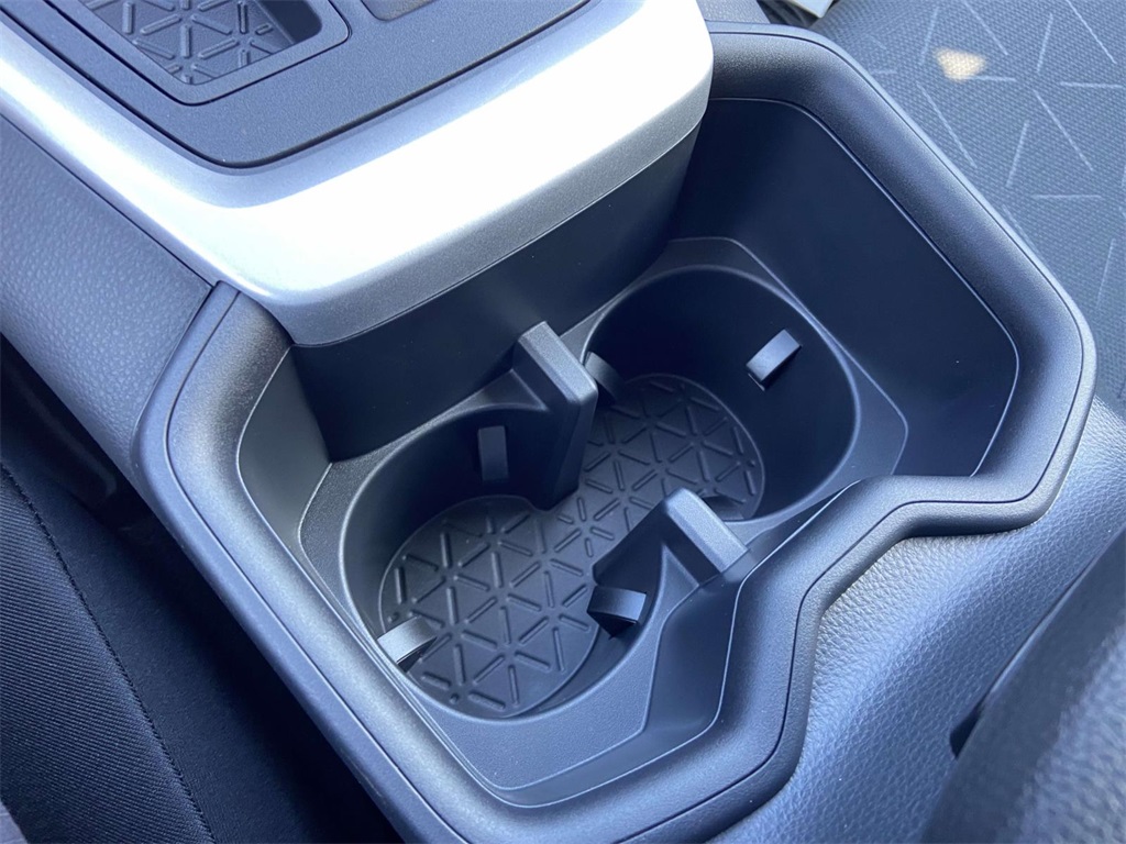2025 Toyota RAV4 XLE photo 18