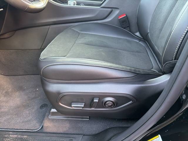 2025 Jeep Grand Cherokee Altitude photo 11