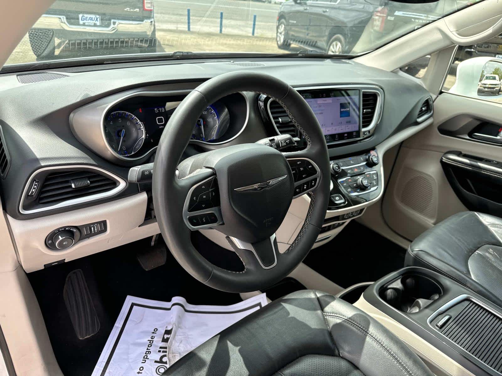 2022 Chrysler Pacifica Touring L photo 35
