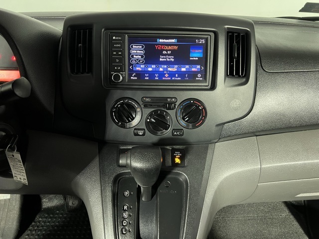 2021 Nissan NV200 S photo 11