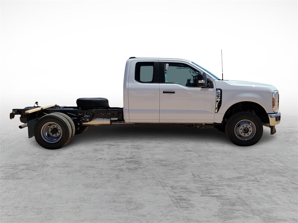 2025 Ford F-350 XL photo 12