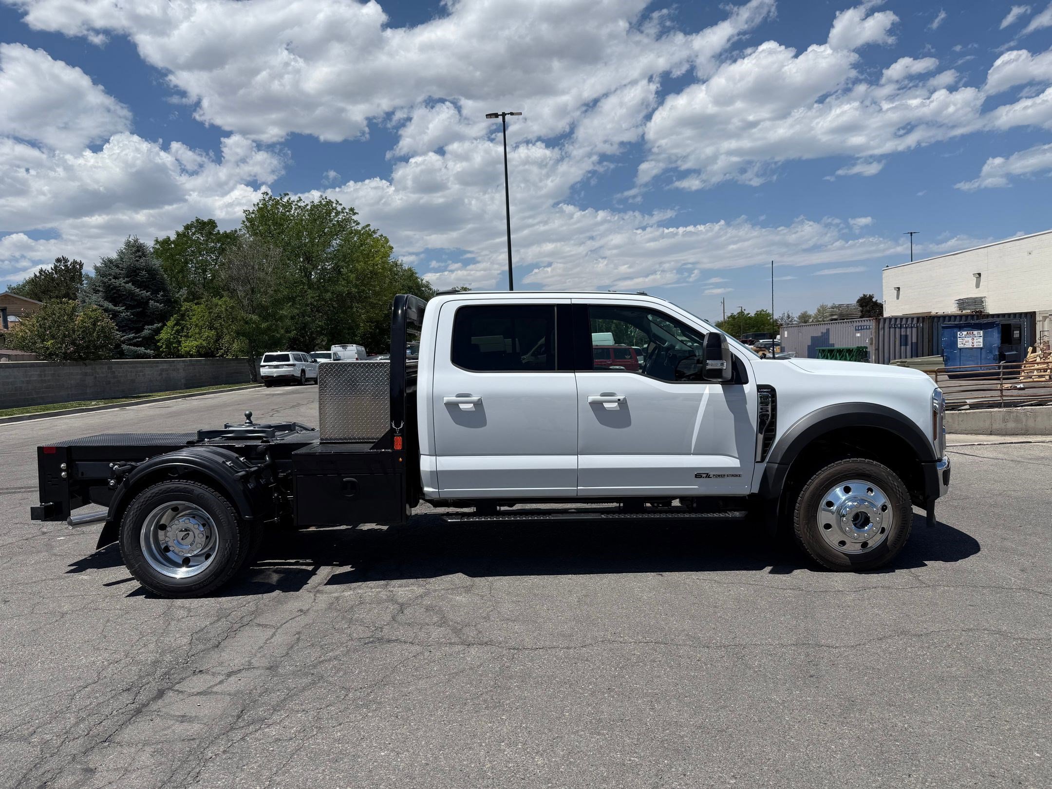 2025 Ford F-550 Lariat photo 2