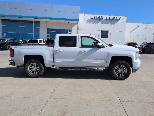 2017 Chevrolet Silverado 1500 LT photo 4