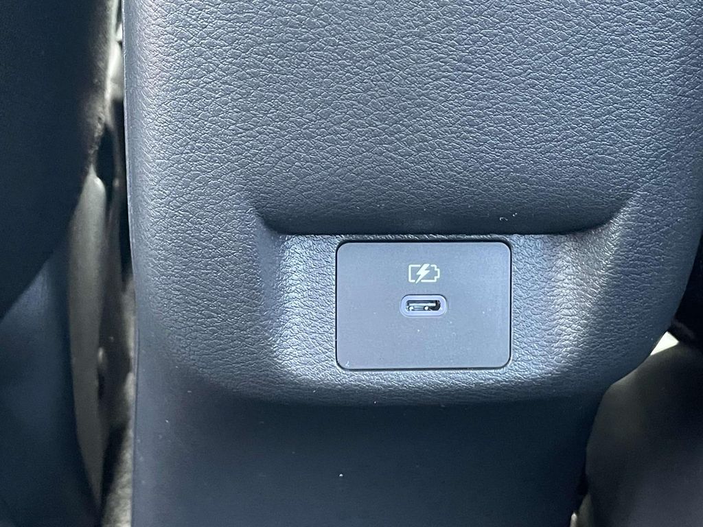 2025 Nissan Versa SR photo 11