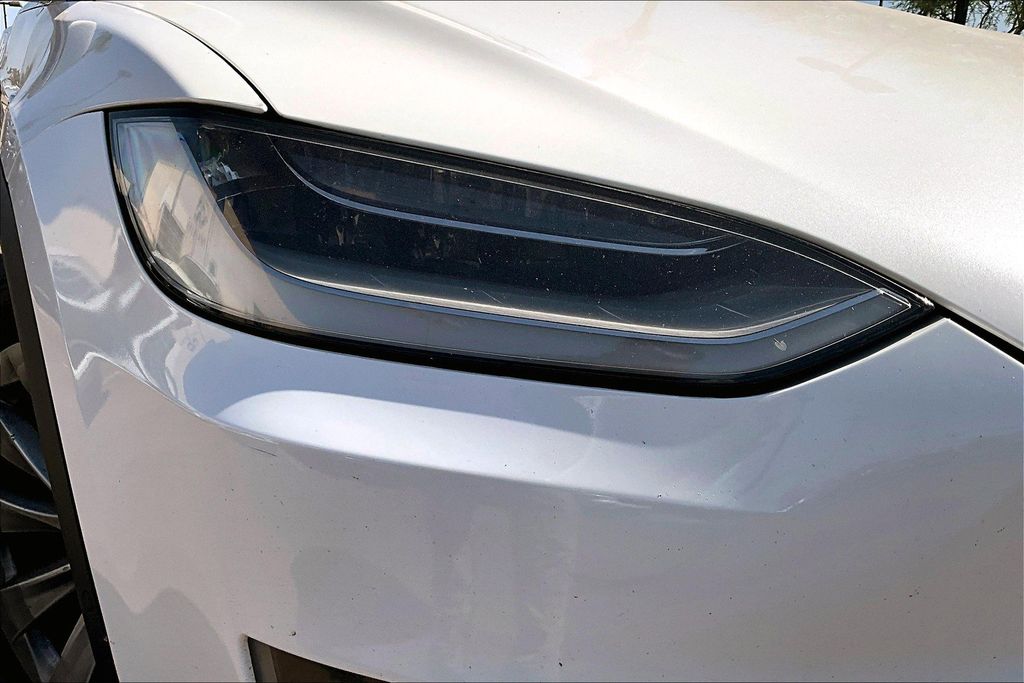 2020 Tesla Model X Long Range photo 27