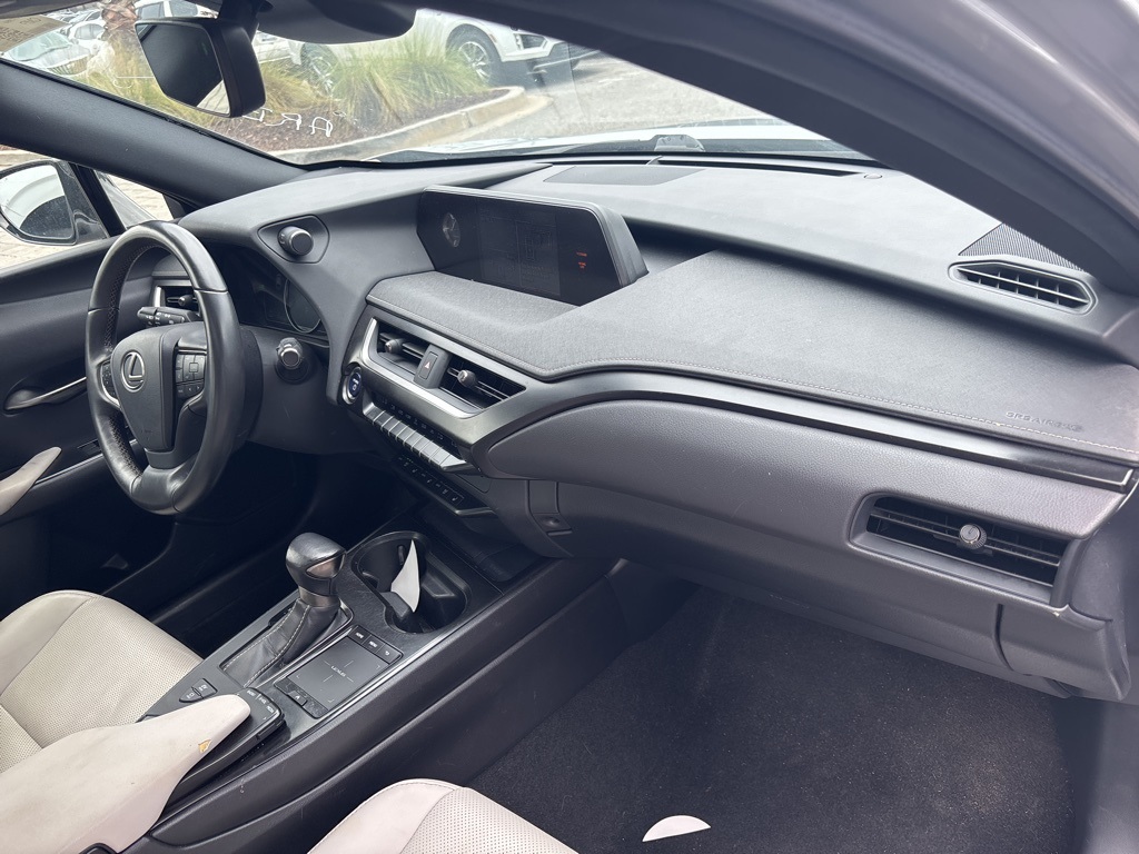 2020 Lexus UX 250h Premium photo 32