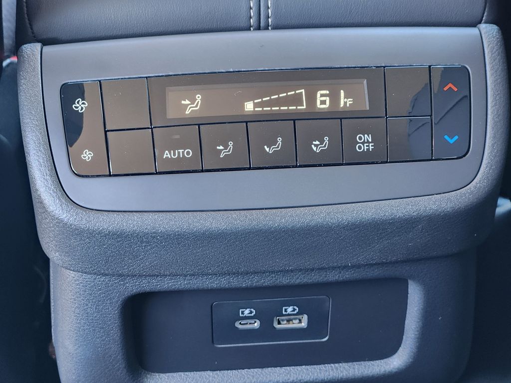 2025 Nissan Pathfinder SL photo 13