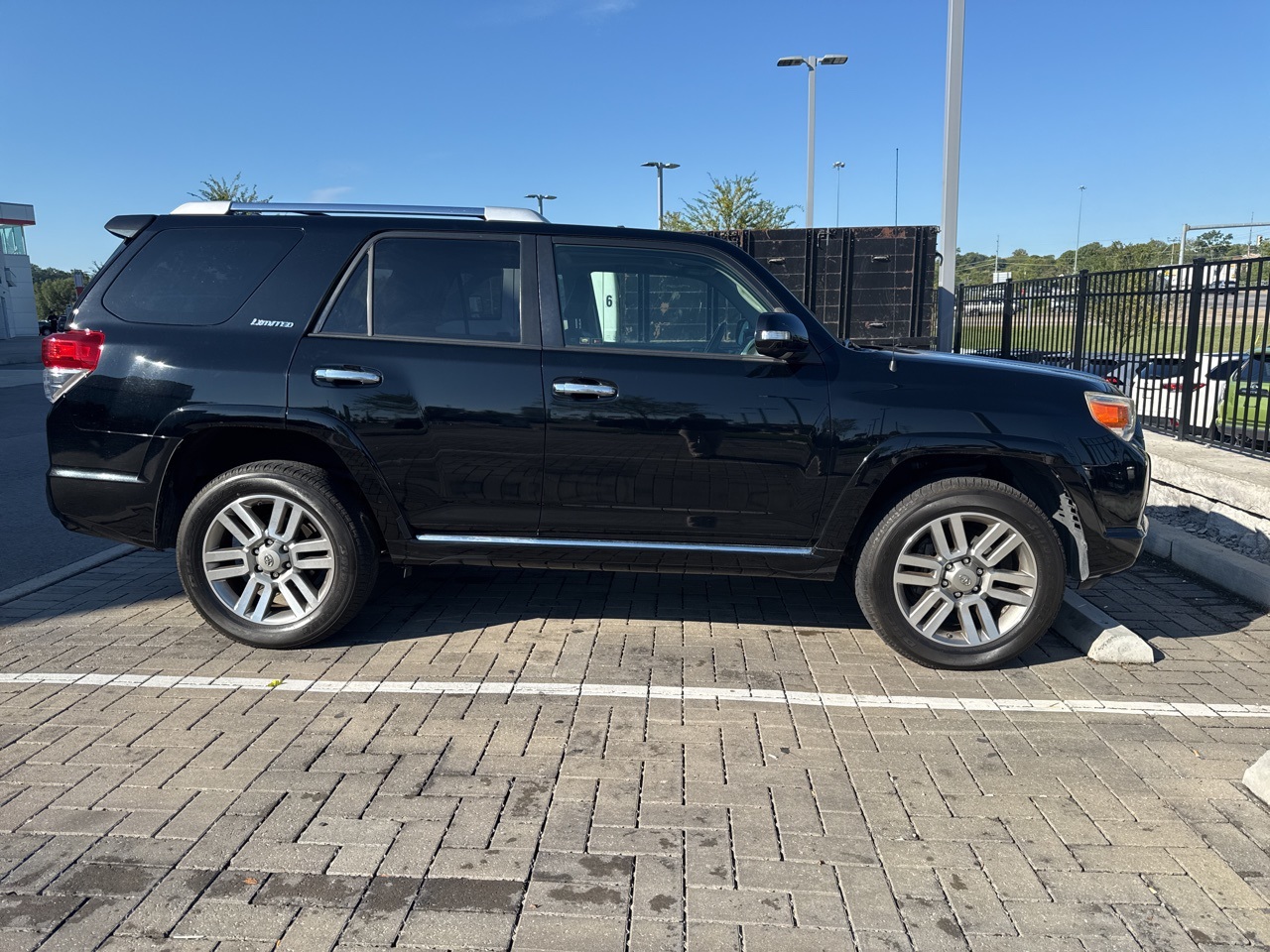 2010 Toyota 4Runner Limited photo 3