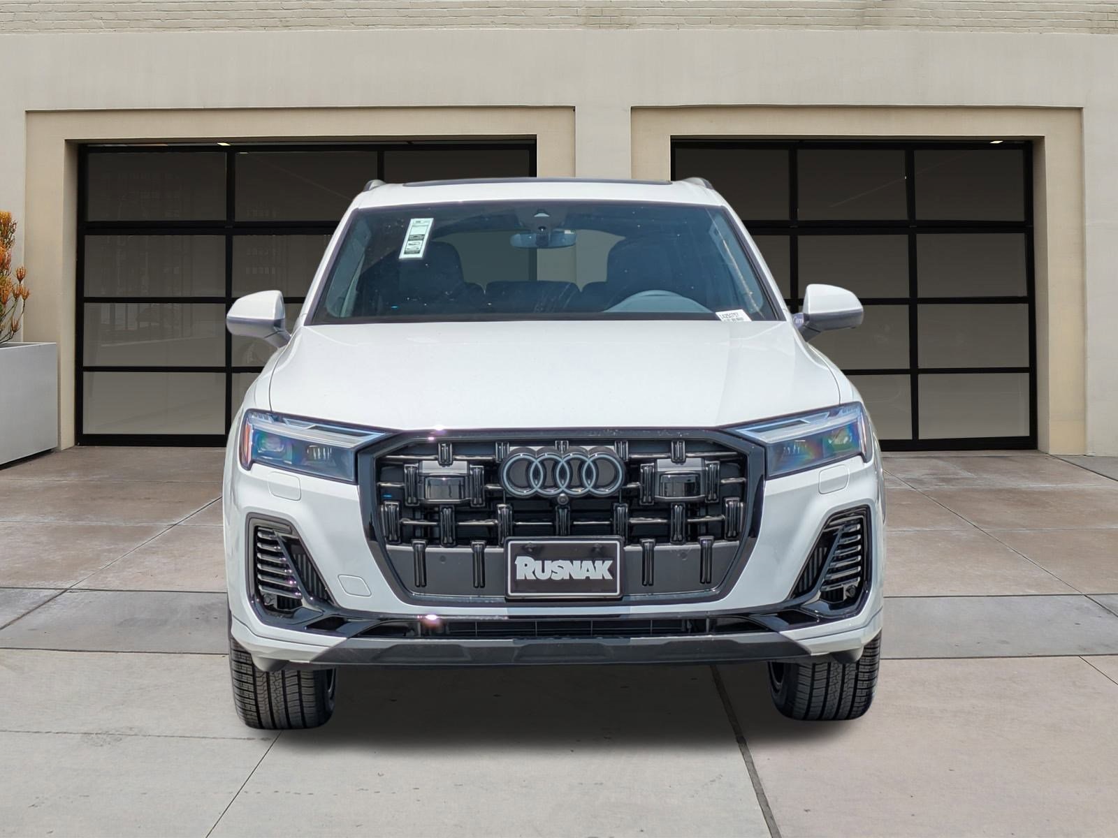2025 Audi Q7 55 Premium Plus photo 2