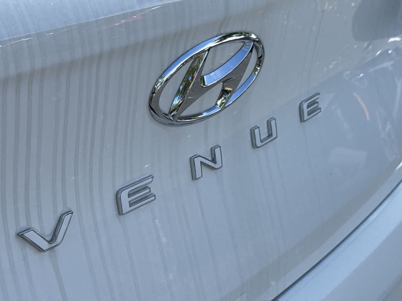 2025 Hyundai Venue SEL photo 10