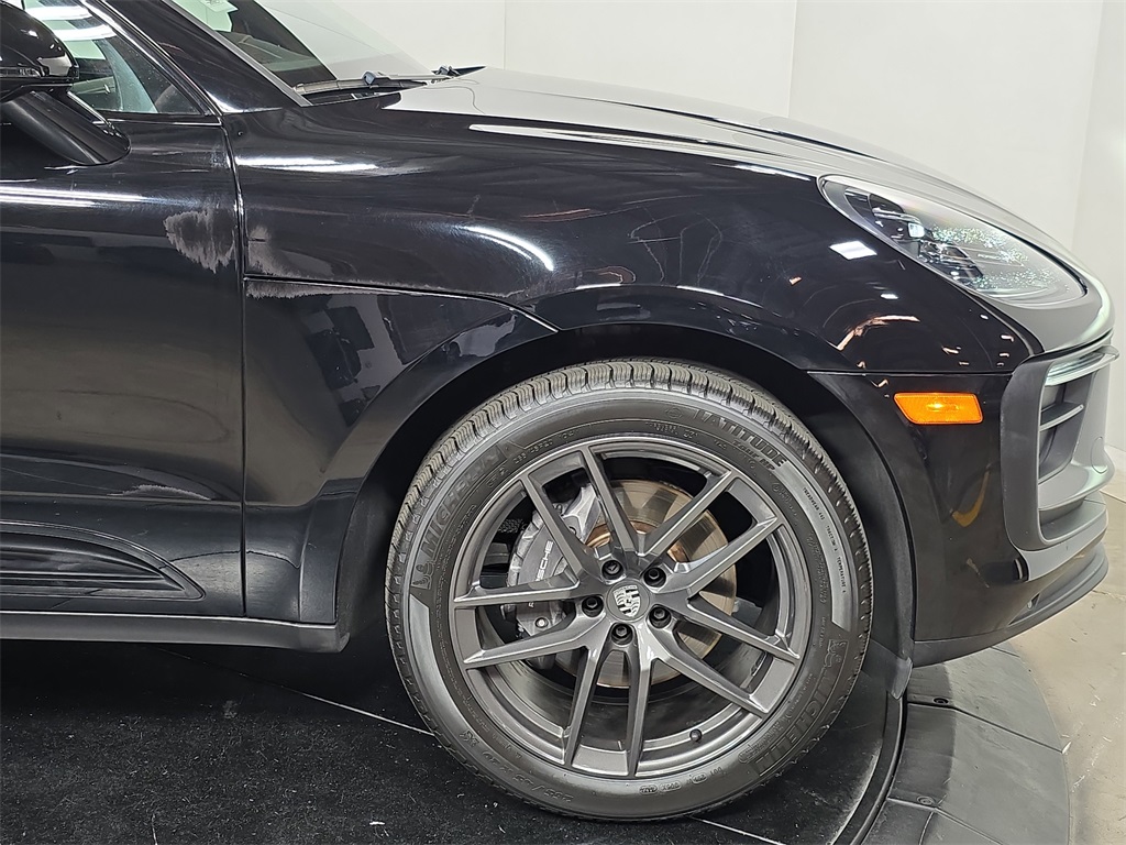 2024 Porsche Macan T photo 11