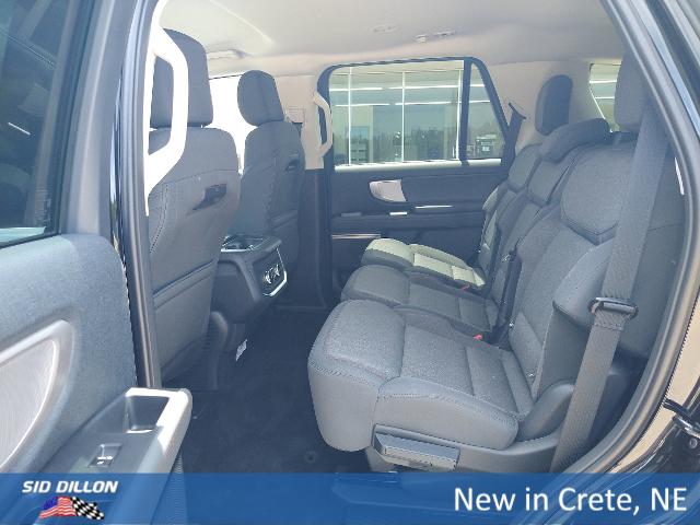 2025 Ford Expedition photo 8